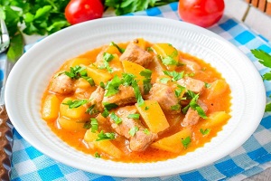 Гуляш с картошкой