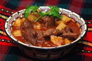 Гуляш с картошкой в мультиварке