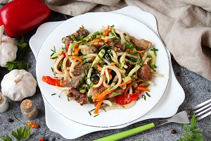 Лапша вок со свининой и овощами