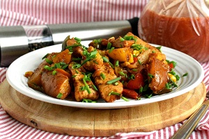 Маринованная свинина с овощами