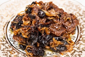 Мясо с сухофруктами