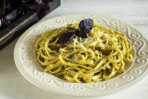 Паста с брокколи и орехами