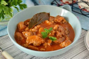 Вкусный гуляш из свинины