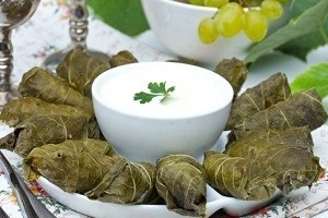 Фарш в виноградных листьях