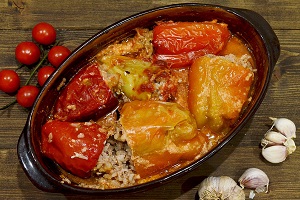 Фаршированные перцы в томатном соусе