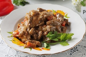 Гуляш из печени говяжьей