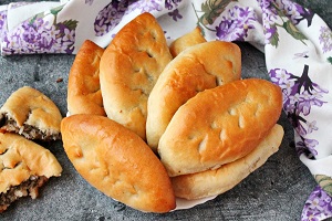 Пирожки с солеными груздями и рисом