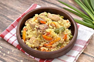 Плов с курицей и стручковой фасолью