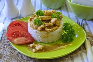 Рис с курицей под соусом