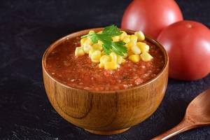 Гаспачо с печеными перцами и кукурузой