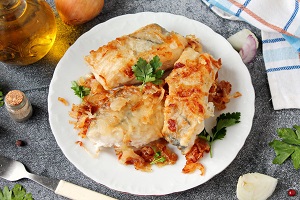 Пикша с луком