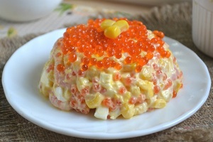 Салат Царский с креветками и красной икрой