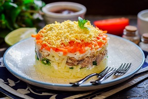 Салат Мимоза с консервой