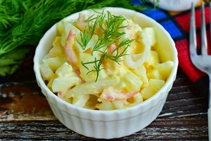 Салат с кальмарами креветками и ананасами