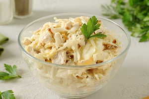 Салат с курицей и капустой