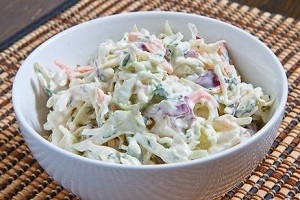 Салат с курицей и ветчиной