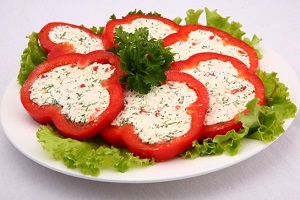 Сыр с перцем и зеленью