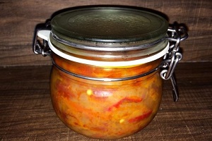Аджика из помидоров и лука на зиму