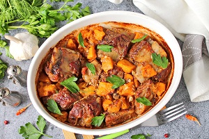 Говядина с тыквой в духовке