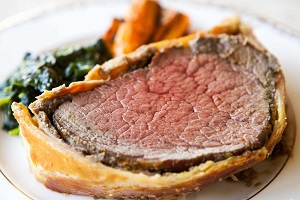 Говядина в горчице и слоеном тесте