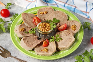 Язык говяжий отварной