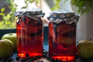 Компот из черноплодки с яблоками на зиму