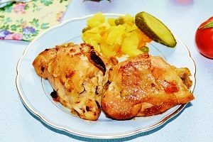 Курица тушеная с морковью и луком