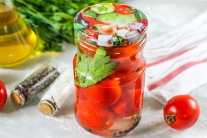 Помидоры маринованные с растительным маслом