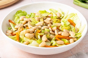 Салат из фасоли моркови и сельдерея