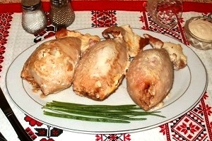 Фаршированный кальмар с рисом и яйцом