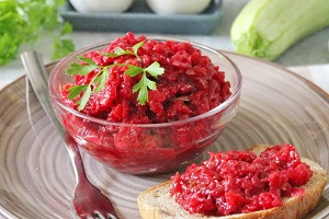 Кабачковая икра со свеклой