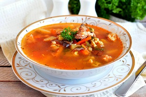 Куриный суп с грибами и цветной капустой