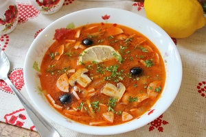 Мясная солянка с грибами и фасолью