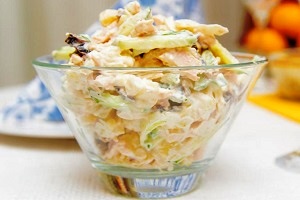 Салат из чернослива с курицей