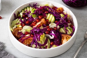 Салат по-турецки с маринованной капустой
