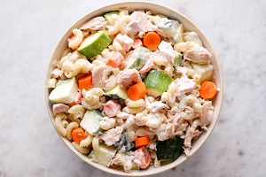 Салат с тунцом и макаронами