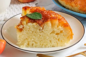 Творожный пирог на сковороде с яблоками