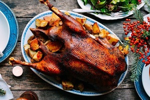 Гусь в рукаве с картошкой