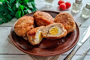 Котлеты с перепелиным яйцом внутри