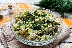 Салат с курицей и огурцами