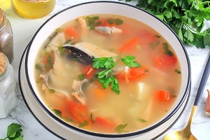 Уха из форели с рисом