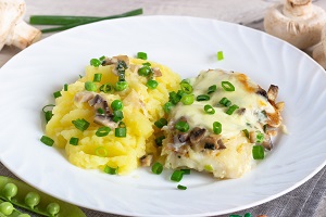 Запеченная треска с шампиньонами и горошком