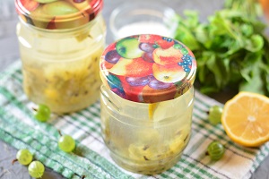 Компот из крыжовника с лимоном