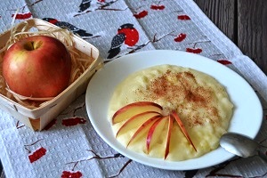 Манная каша с яблоками