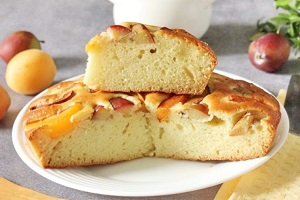 Пирог с абрикосами и сливами