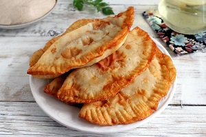 Чебуреки с мясом на сковороде
