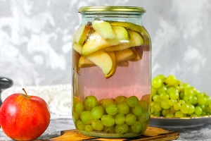 Компот из винограда с яблоками на зиму