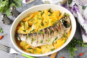 Язь с картошкой в духовке