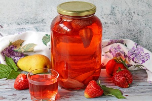 Компот из клубники с грушей на зиму