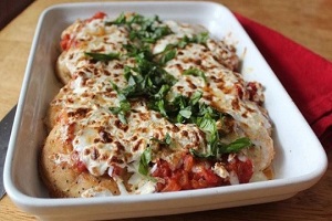 Запеканка из куриного филе с моцареллой